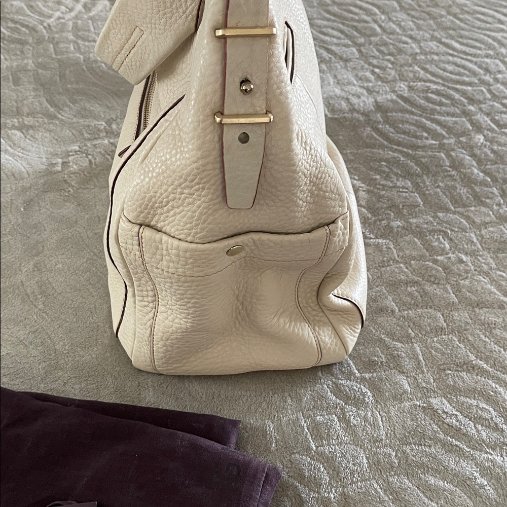 Etienne Aigner Cream Pebbled Leather Bag with Gold Hardware and Linen Lining - Picture 5 of 16